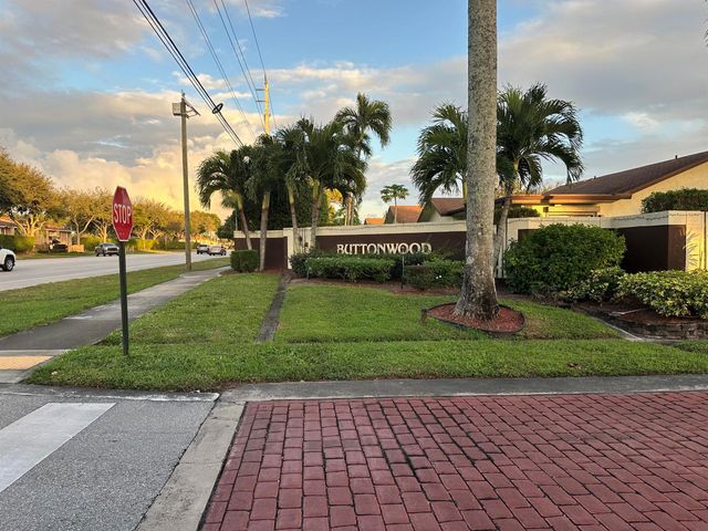 6049 Olivewood Circle, Greenacres, FL 33463