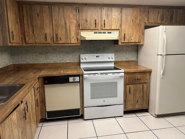 6049 Olivewood Circle, Greenacres, FL 33463