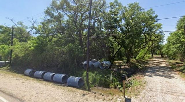 4859 County Road 288, Angleton, TX 77515