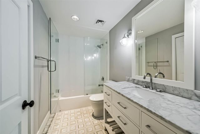 15 Greenway Plaza 10B, Houston, TX 77046