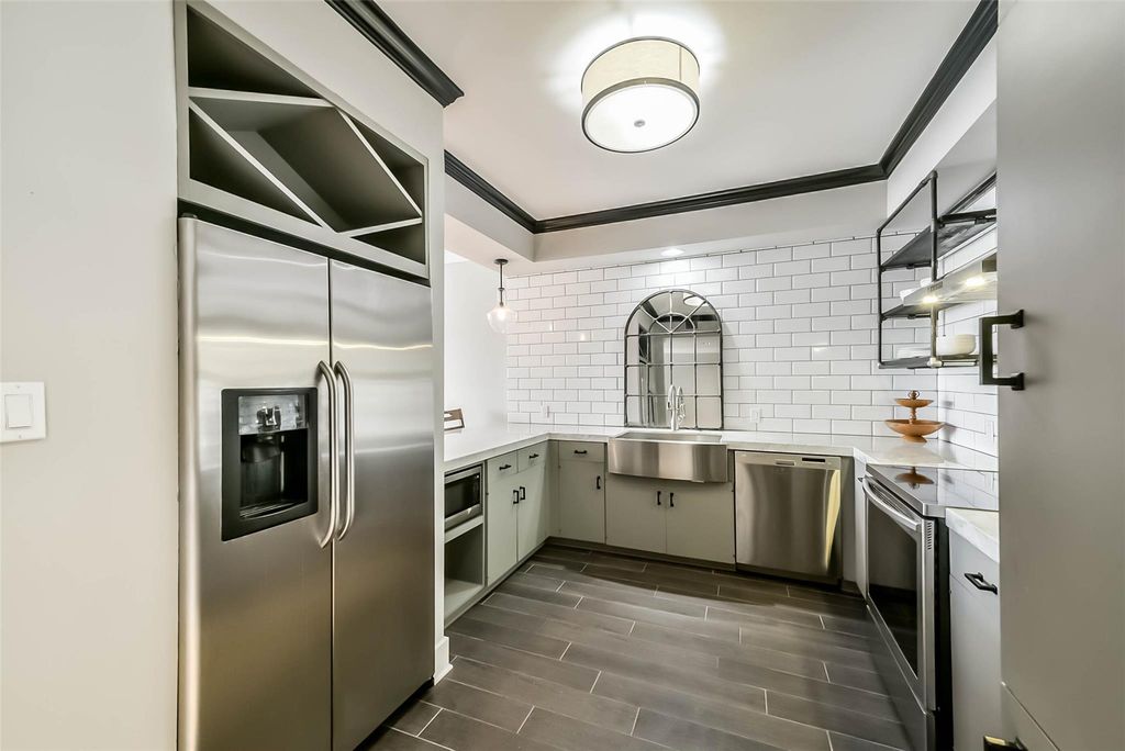 15 Greenway Plaza 10B, Houston, TX 77046