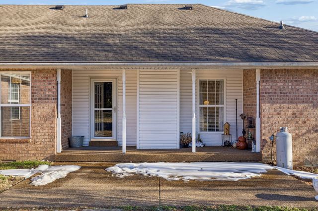 1705 Wynnewood Dr, Chapmansboro, TN 37035