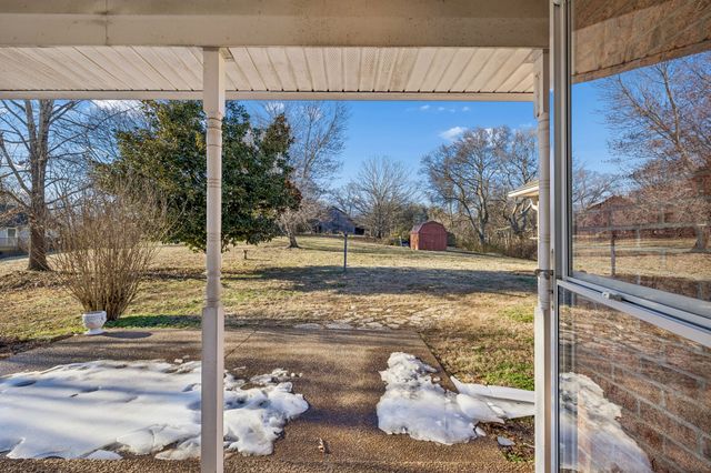 1705 Wynnewood Dr, Chapmansboro, TN 37035