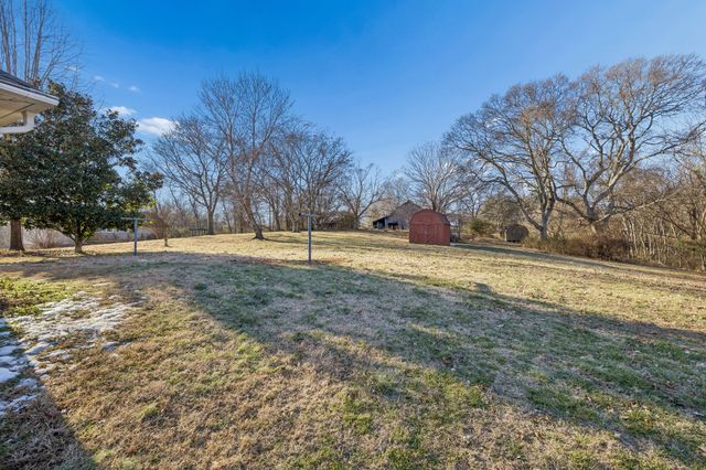 1705 Wynnewood Dr, Chapmansboro, TN 37035