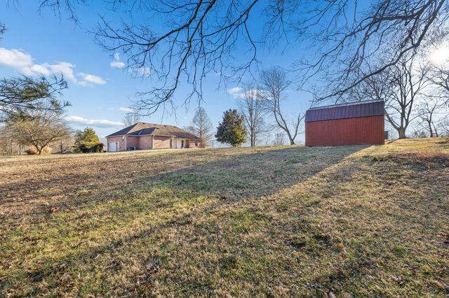 1705 Wynnewood Dr, Chapmansboro, TN 37035