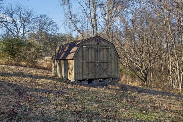 1705 Wynnewood Dr, Chapmansboro, TN 37035