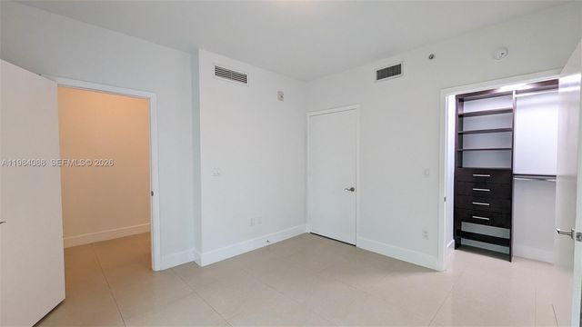 6000 Collins Ave 111, Miami Beach, FL 33140