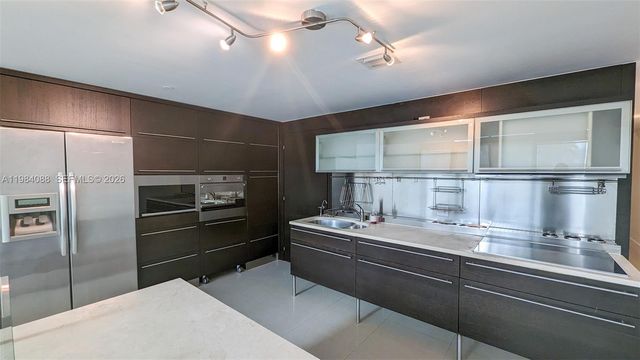 6000 Collins Ave 111, Miami Beach, FL 33140