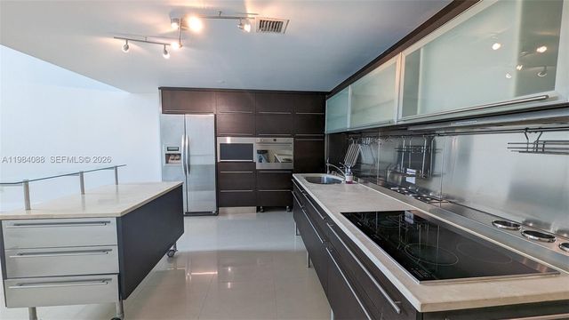 6000 Collins Ave 111, Miami Beach, FL 33140