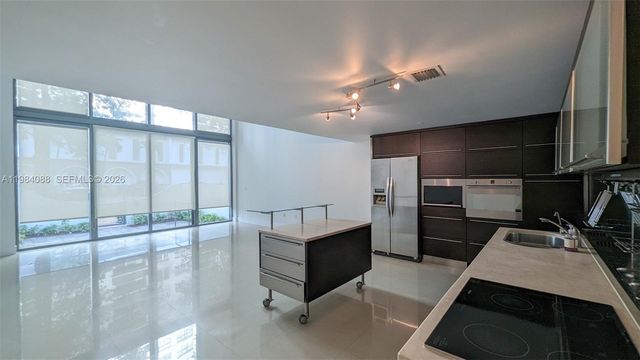 6000 Collins Ave 111, Miami Beach, FL 33140