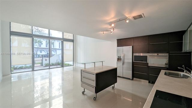 6000 Collins Ave 111, Miami Beach, FL 33140