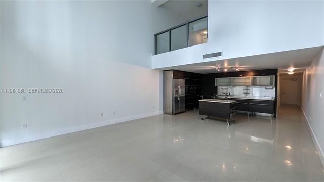 6000 Collins Ave 111, Miami Beach, FL 33140