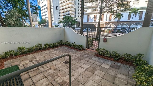 6000 Collins Ave 111, Miami Beach, FL 33140