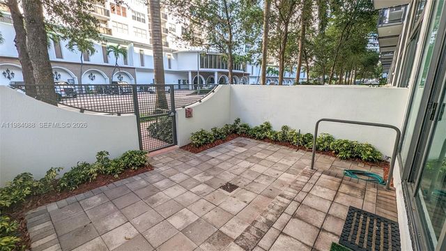 6000 Collins Ave 111, Miami Beach, FL 33140