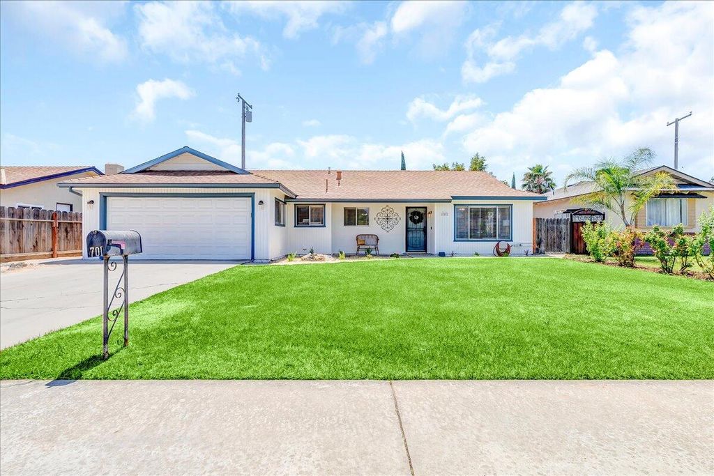 701 W Theta Avenue, Porterville, CA 93257
