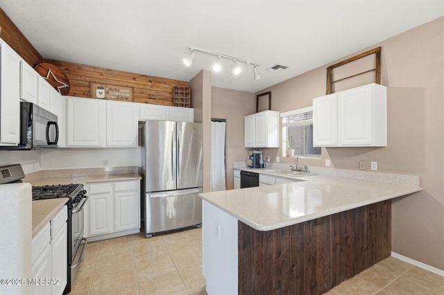 8361 S Egyptian Drive, Tucson, AZ 85747