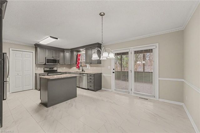 190 Scottsdale Lane, Clemmons, NC 27012