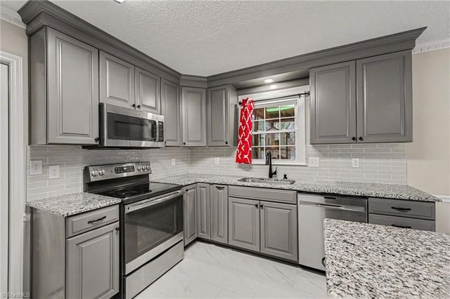 190 Scottsdale Lane, Clemmons, NC 27012