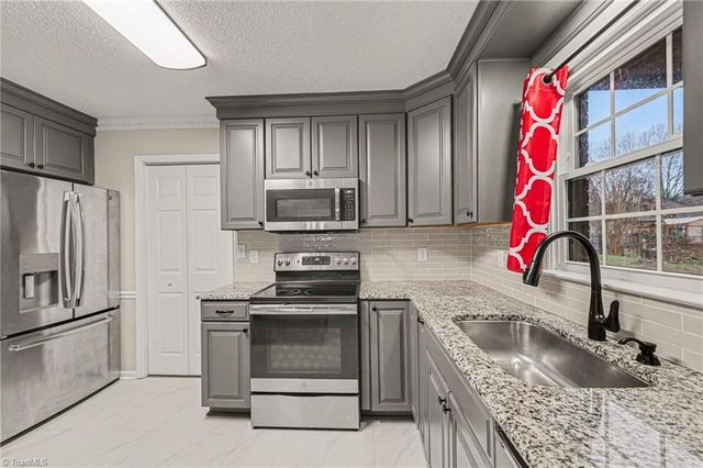 190 Scottsdale Lane, Clemmons, NC 27012