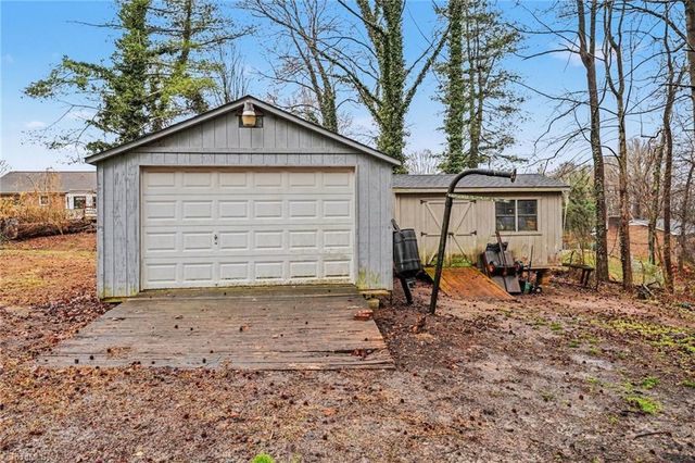 190 Scottsdale Lane, Clemmons, NC 27012