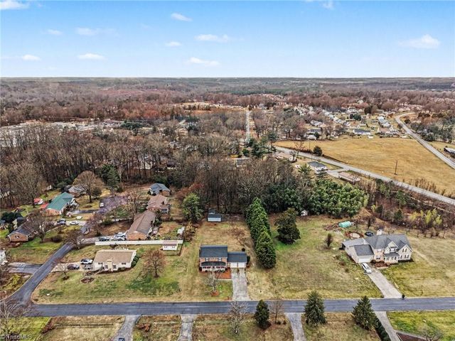 190 Scottsdale Lane, Clemmons, NC 27012