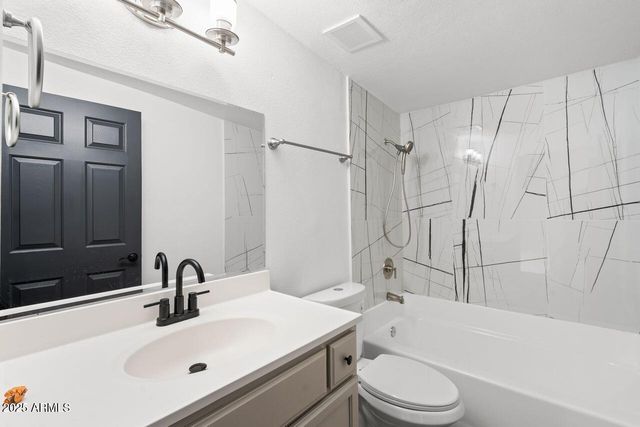 8117 W Whitton Avenue, Phoenix, AZ 85033