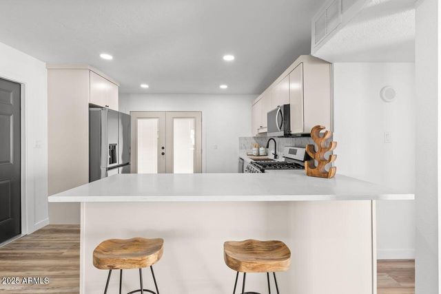 8117 W Whitton Avenue, Phoenix, AZ 85033