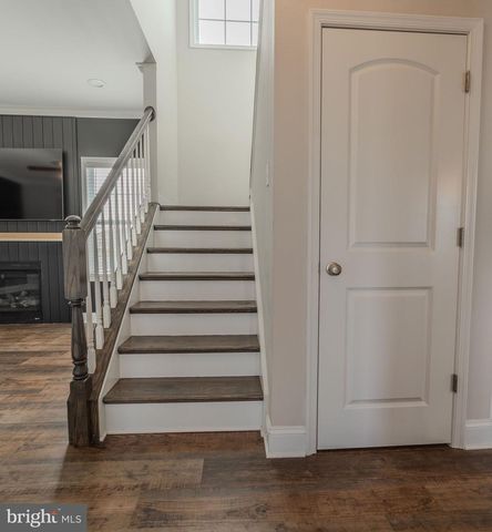 127 CHANDLERS GLEN DR, Bunker Hill, WV 25413