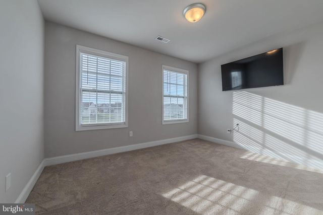 127 CHANDLERS GLEN DR, Bunker Hill, WV 25413