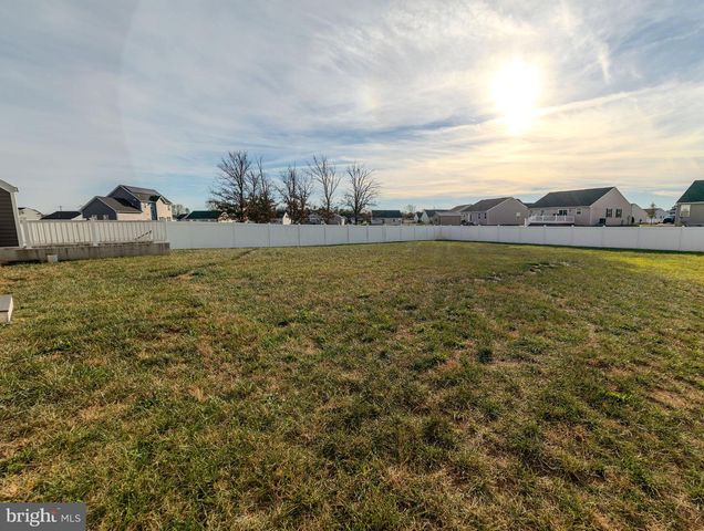127 CHANDLERS GLEN DR, Bunker Hill, WV 25413