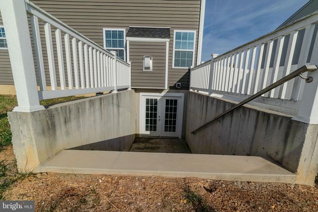 127 CHANDLERS GLEN DR, Bunker Hill, WV 25413