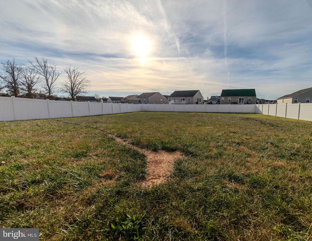 127 CHANDLERS GLEN DR, Bunker Hill, WV 25413