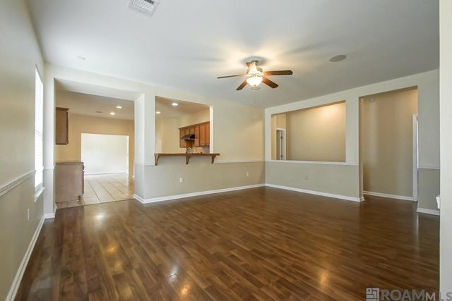 13515 Rose Dr, Walker, LA 70785