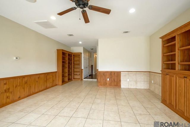 13515 Rose Dr, Walker, LA 70785