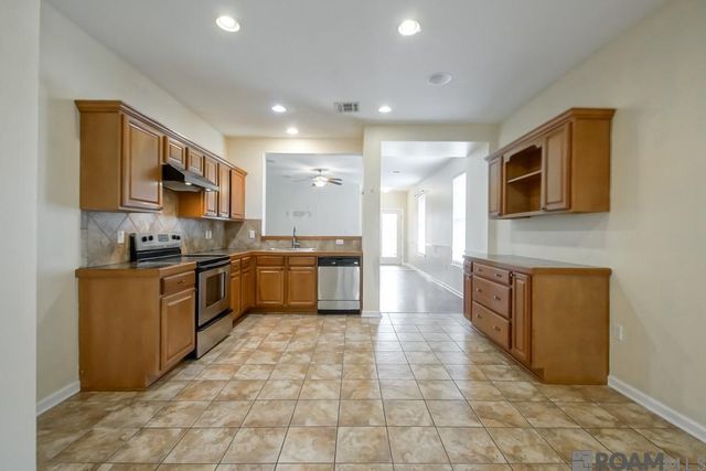 13515 Rose Dr, Walker, LA 70785