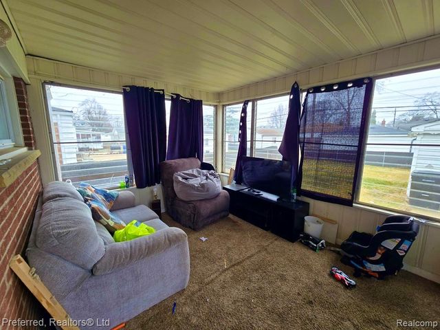 12851 Hemingway, Redford, MI 48239