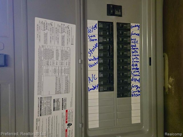 12851 Hemingway, Redford, MI 48239