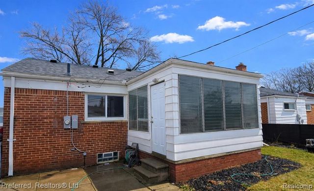 12851 Hemingway, Redford, MI 48239