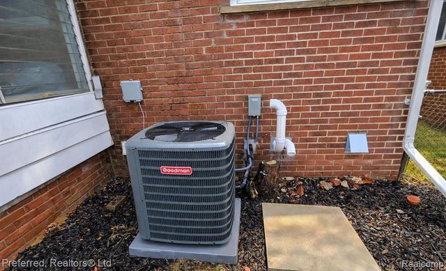 12851 Hemingway, Redford, MI 48239