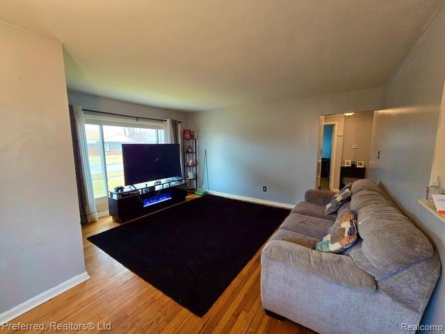 12851 Hemingway, Redford, MI 48239