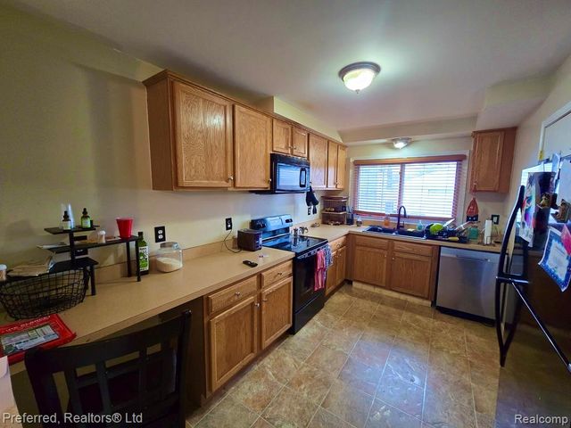 12851 Hemingway, Redford, MI 48239