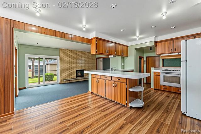 24756 Hill Avenue, Warren, MI 48091