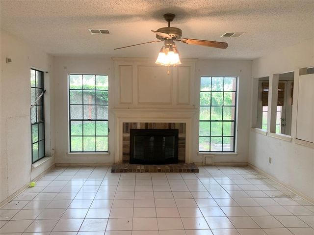 3027 Country Club Boulevard, Sugar Land, TX 77478