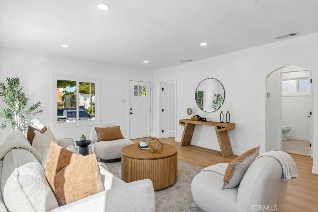 915 N Valley, Burbank, CA 91505