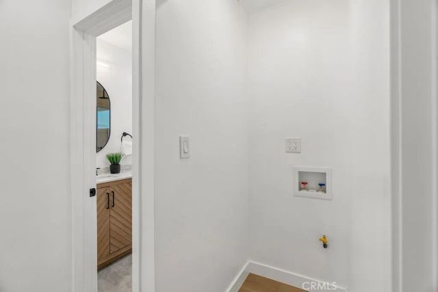 915 N Valley, Burbank, CA 91505
