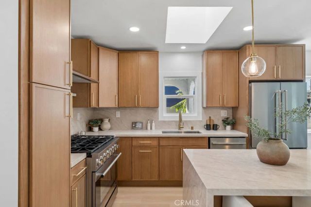 915 N Valley, Burbank, CA 91505
