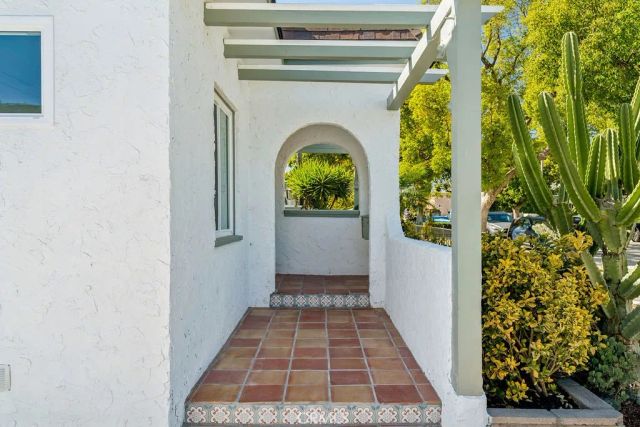 915 N Valley, Burbank, CA 91505