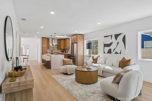 915 N Valley, Burbank, CA 91505