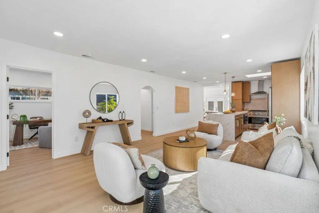 915 N Valley, Burbank, CA 91505