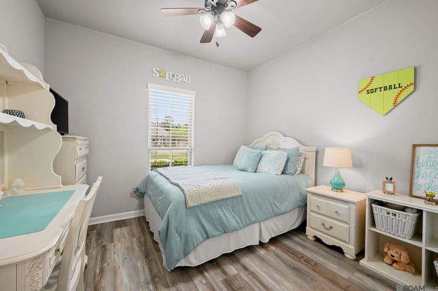 11376 Oak Run Dr, Geismar, LA 70734